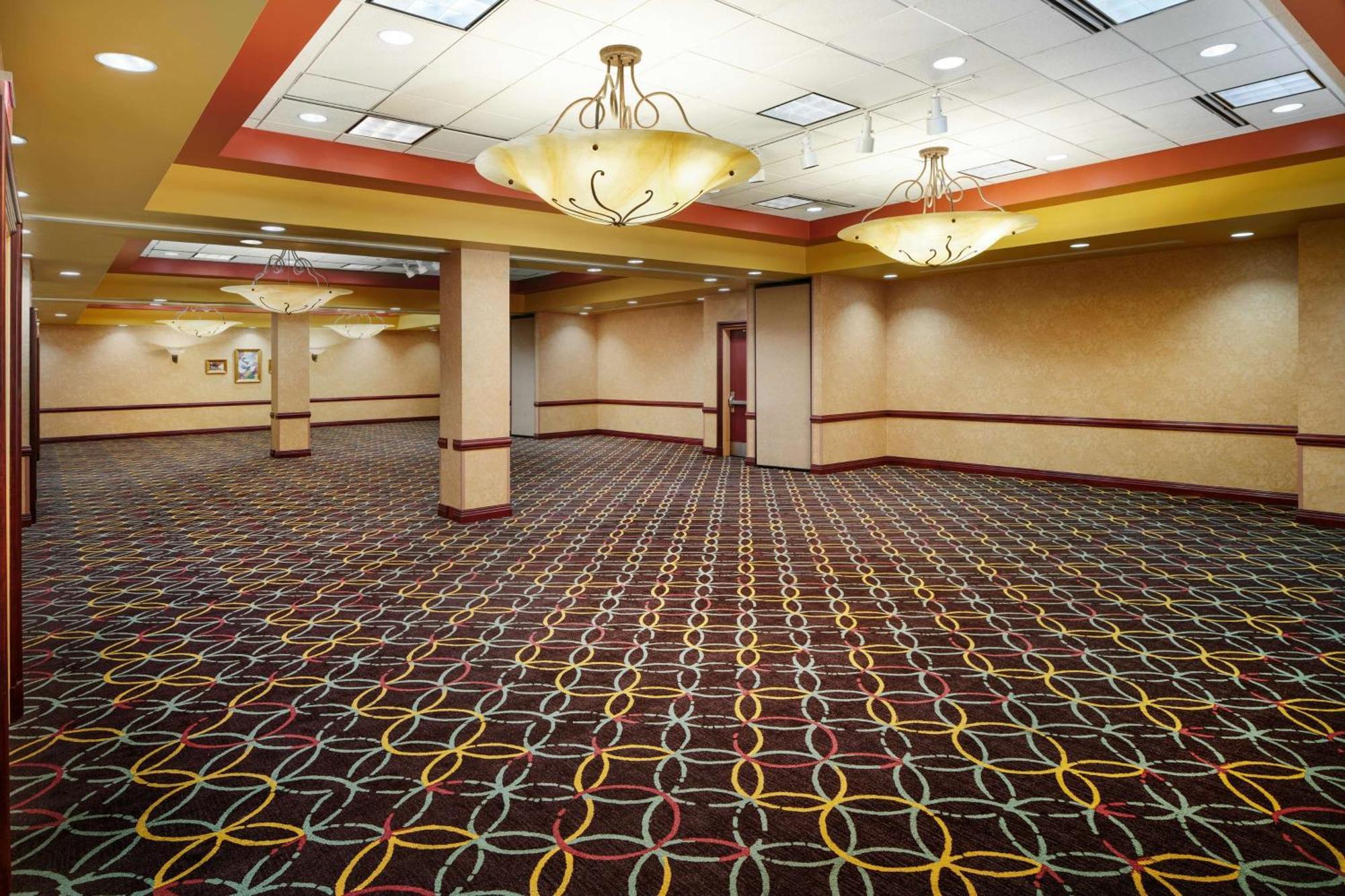 Embassy Suites By Hilton Hampton Convention Center Esterno foto
